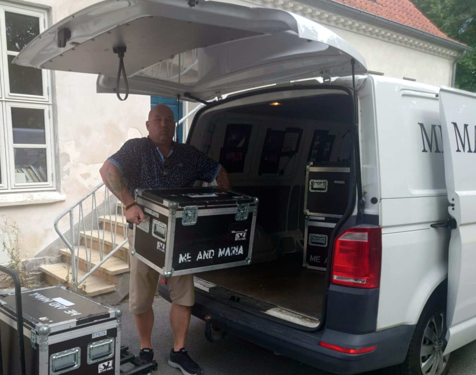 Fan hjælper med at flytte gear