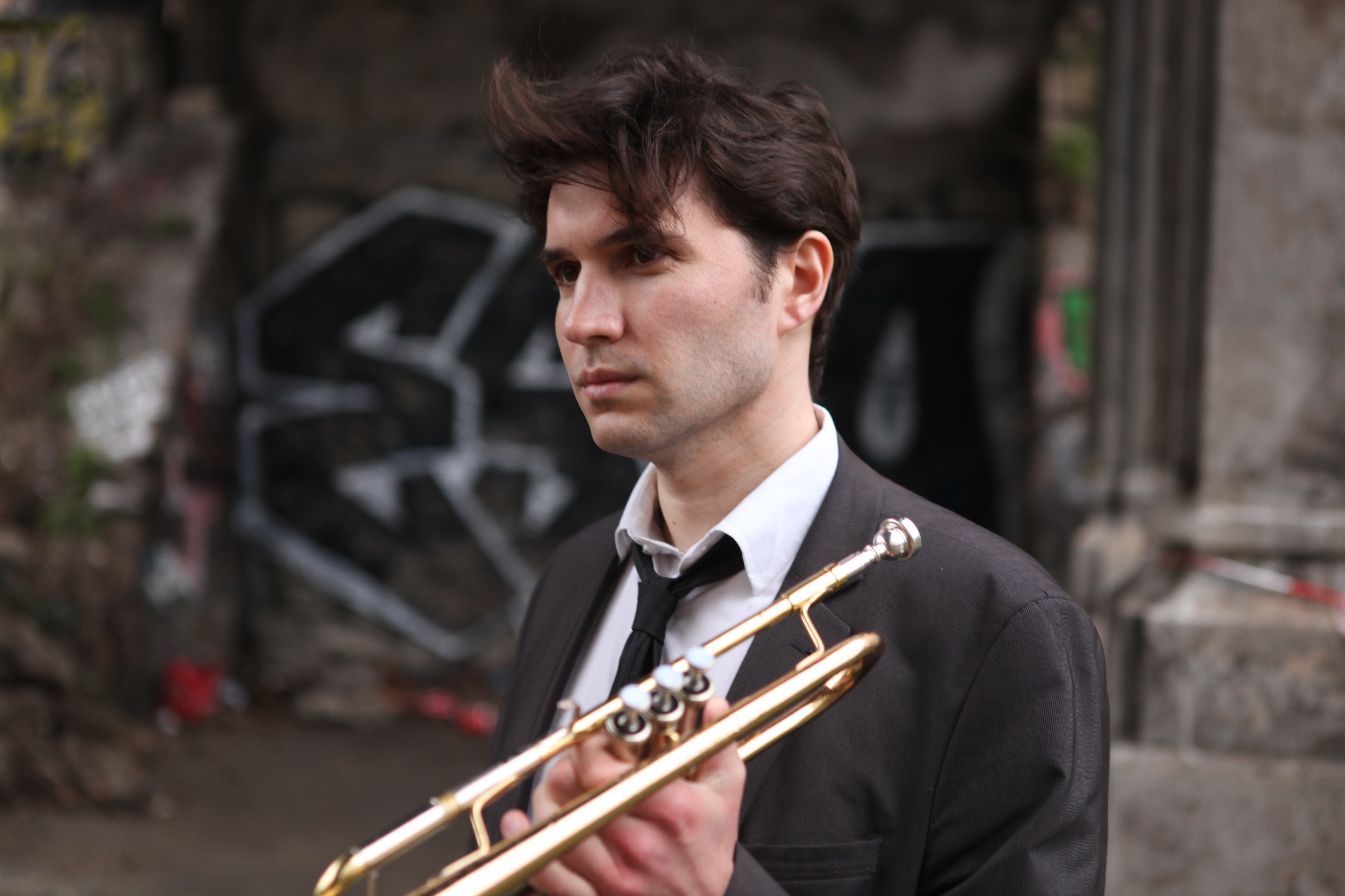 Sanger og trompetist Robin Mansanti er en del af det levende jazzmiljø i Paris, hvor tætte netværk og mange koncerter skaber grundlag for en professionel karriere. Foto: Antoine Mansanti